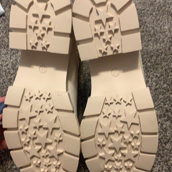 Chunky White Boots - Picture 4 of 5